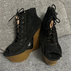 Bamboo women’s Y2K platform pep-toe wedge heels size 8 1/2